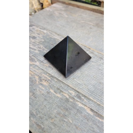 Pyramide en Tourmaline noire 167grs 56mm