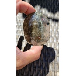 Galet en Quartz Chamane Lodolite 108grs 66mm