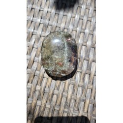 Galet en Quartz Chamane Lodolite 108grs 66mm