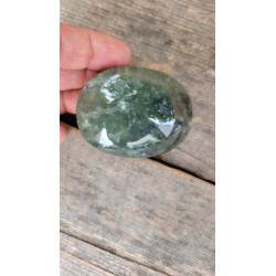 Galet de Prehnite rutilé 125grs 64mm